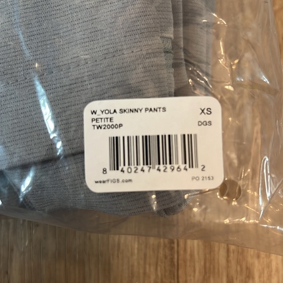 Figs yola skinny scrub pants - Dark Space Grey. Size XS petite length - Picture 2 of 4